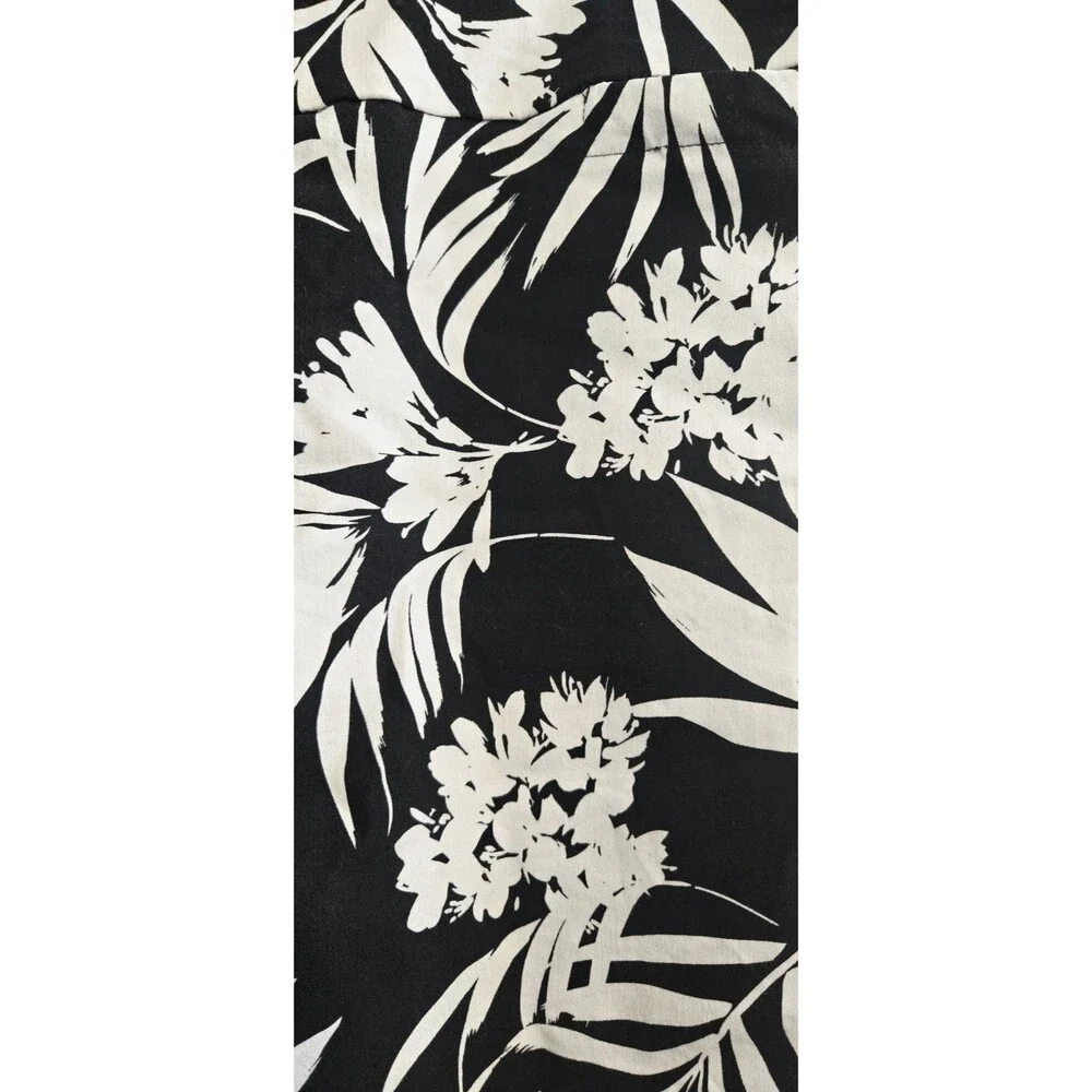 Women's S.C & Co. Black/White Floral tummy Control Pull On Skort/Skirt Large - Picture 2 of 6